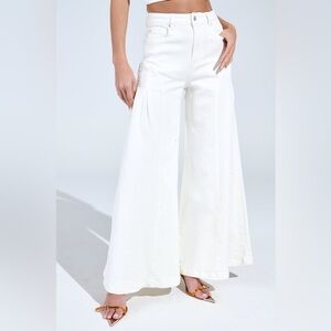 AKIRA White Flare & Wide Leg Jeans